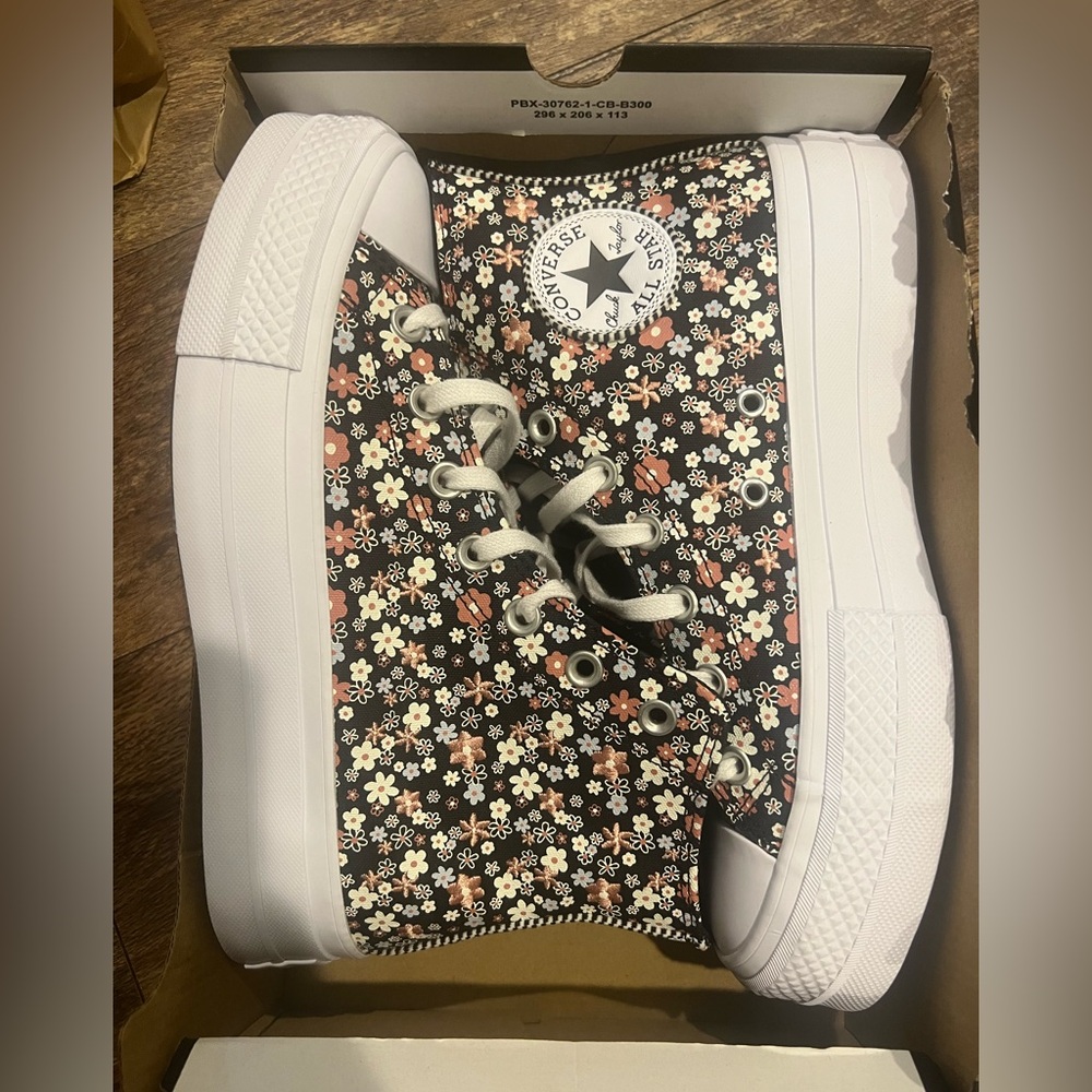 Chuck Taylor All Star Lift Platform Petite Petals NWOB - Picture 4 of 8